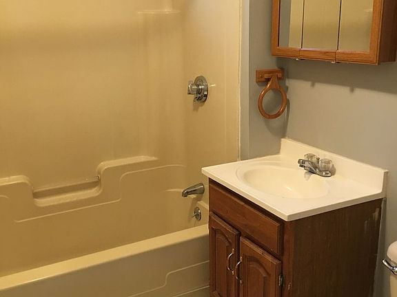 5th image of 267 Fuller St APT 3R