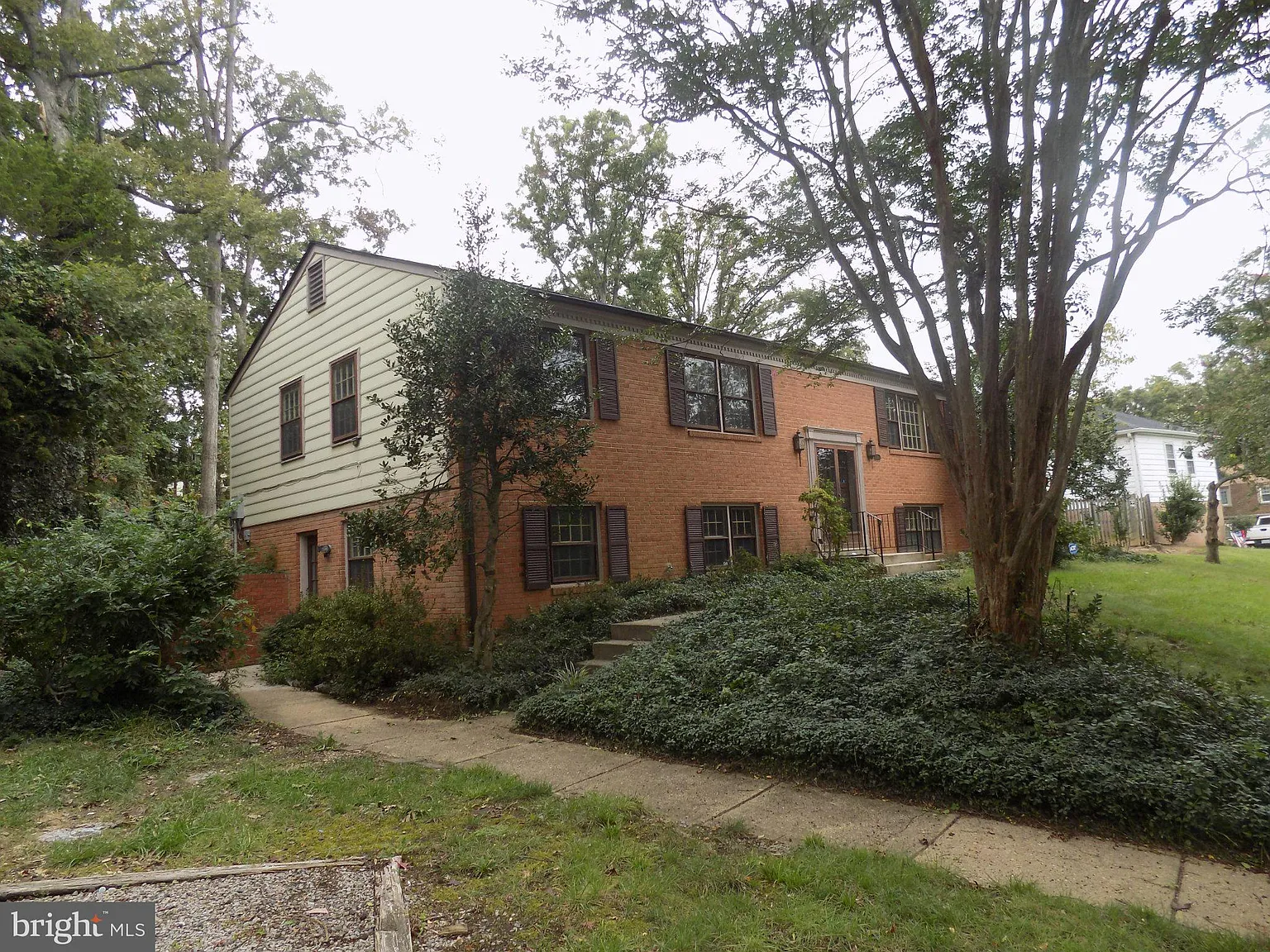 5 bed, 3.0 bath, 2500 sqft, $3,490 — Photo 2
