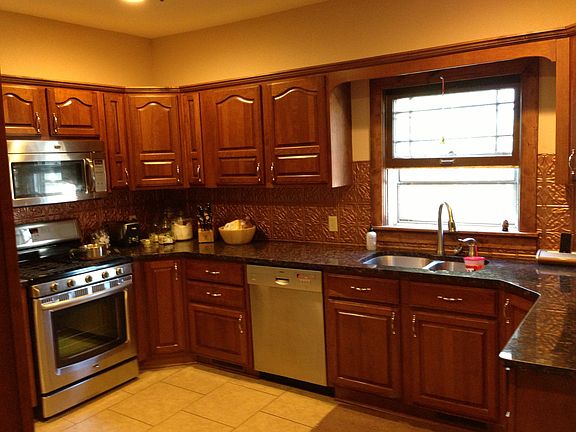 Granite and SS appliances