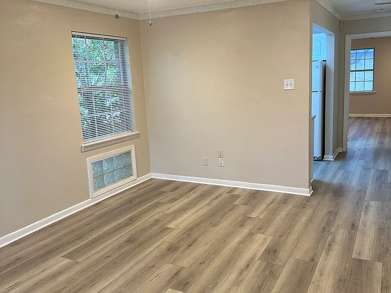5718 Penrose Ave #D — Photo 2