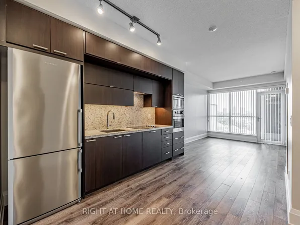 120 Harrison Garden Blvd #521, Toronto, ON M2N