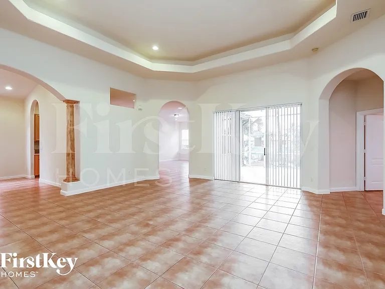 12748 SW 21st St — Photo 2