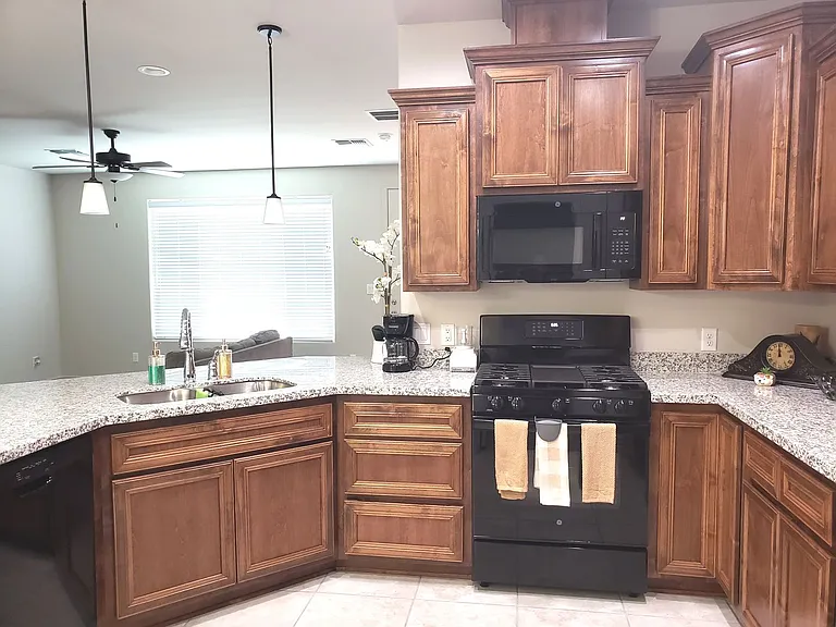 10225 E 39th Pl — Photo 5
