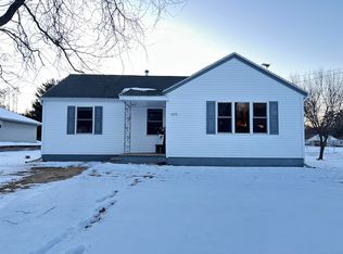 3175 Lakeview Dr, Suamico, WI 54173