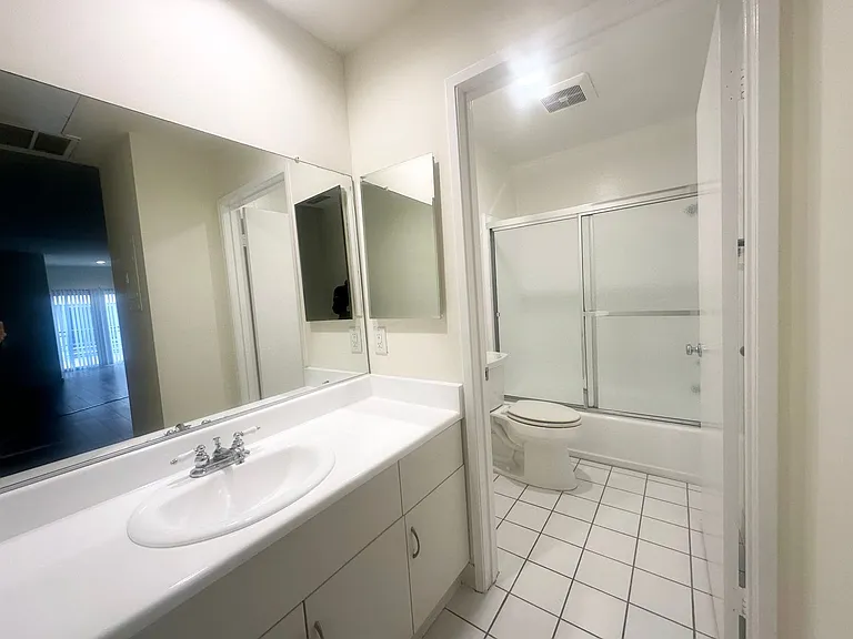 1234 Las Palmas Ave — Photo 7