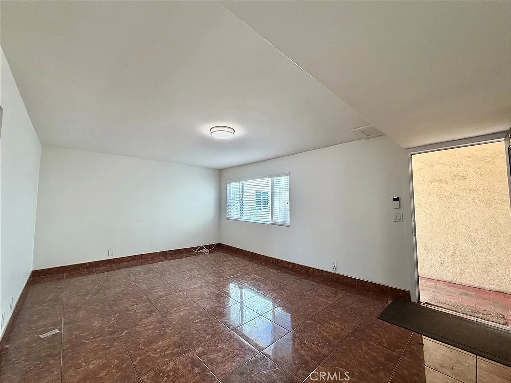 3 bed, 2.5 bath, 1291 sqft, $3,200 — Photo 4