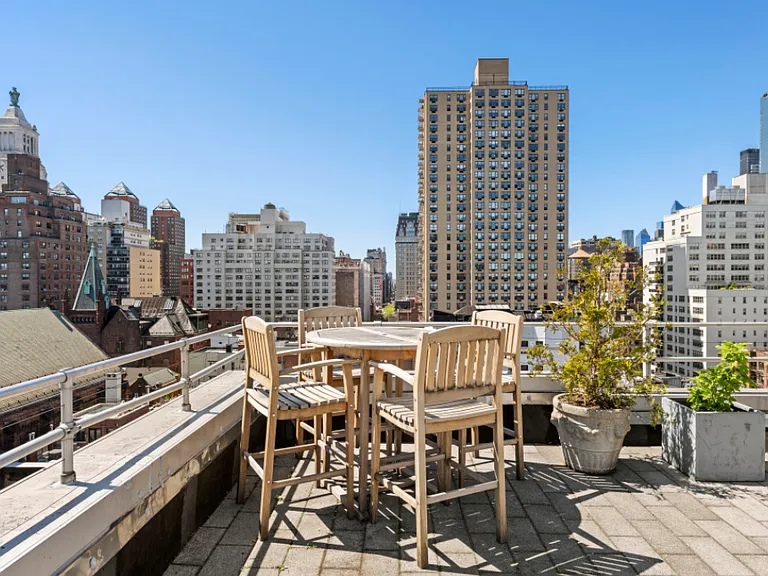 305 2nd Ave #Penthouse 1001 — Photo 23