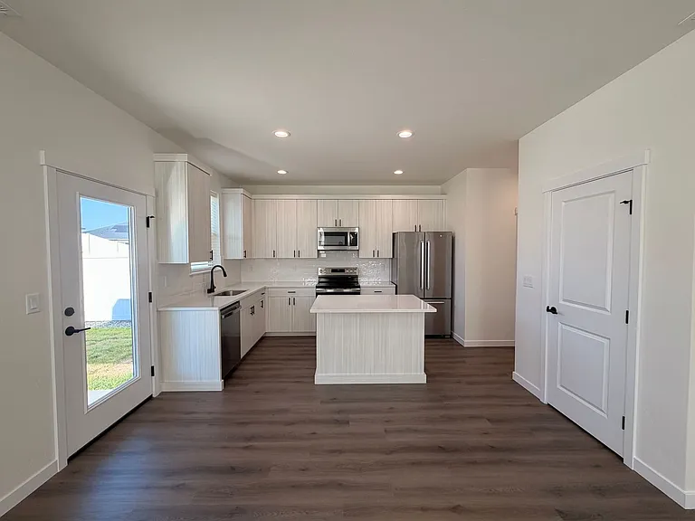 3495 Stardust St — Photo 5