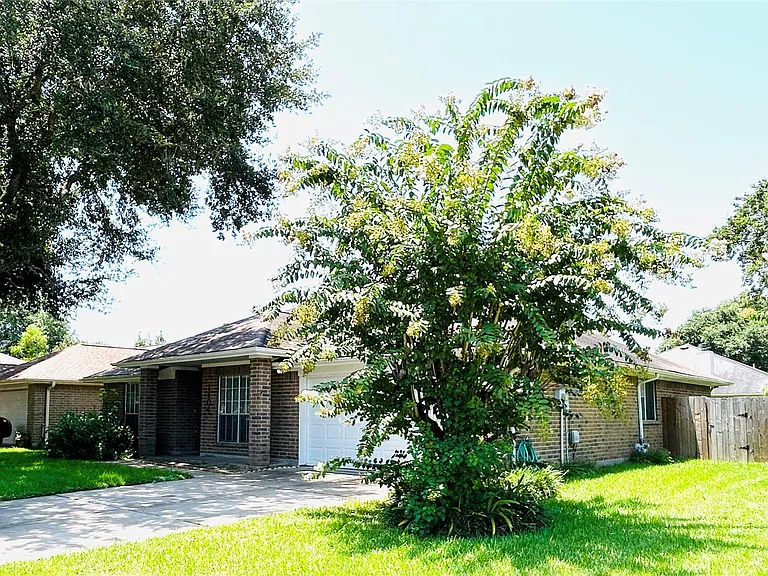 1404 Helmsley Dr — Photo 4