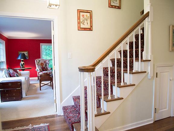 2nd image of 101 Oakhill Dr