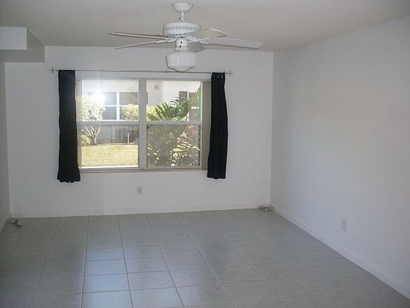 4th image of 45 Essex Ct APT B