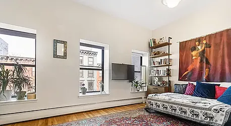 Rented by R New York