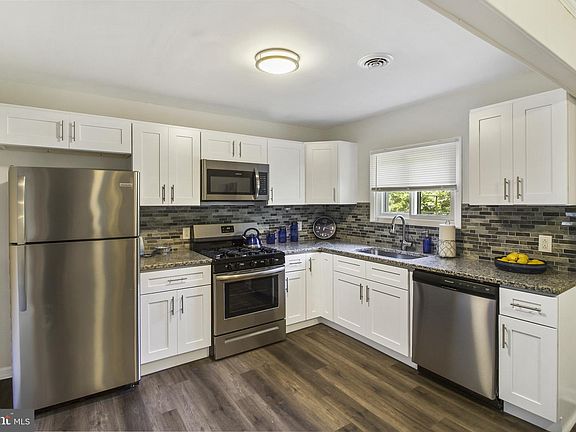 5th image of 23 Oakdale Ln