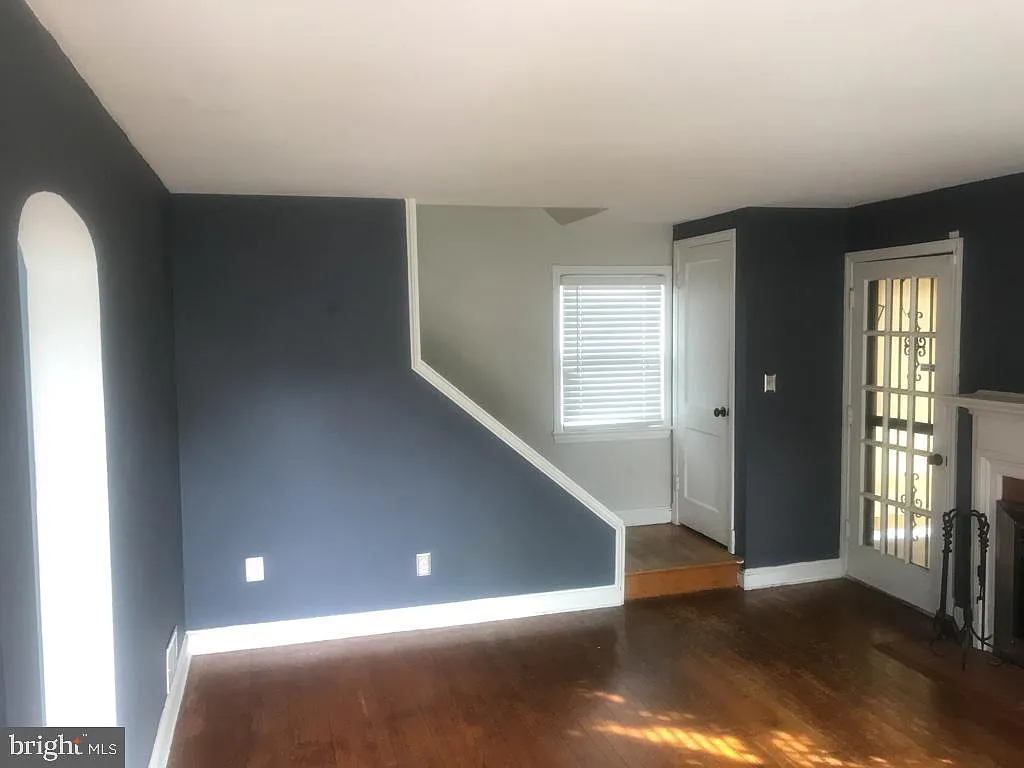 3 bed, 1218 sqft, $2,350 — Photo 3