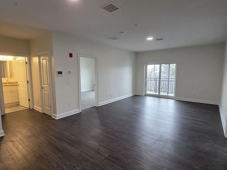 10 Franklin Ave #207 — Photo 4