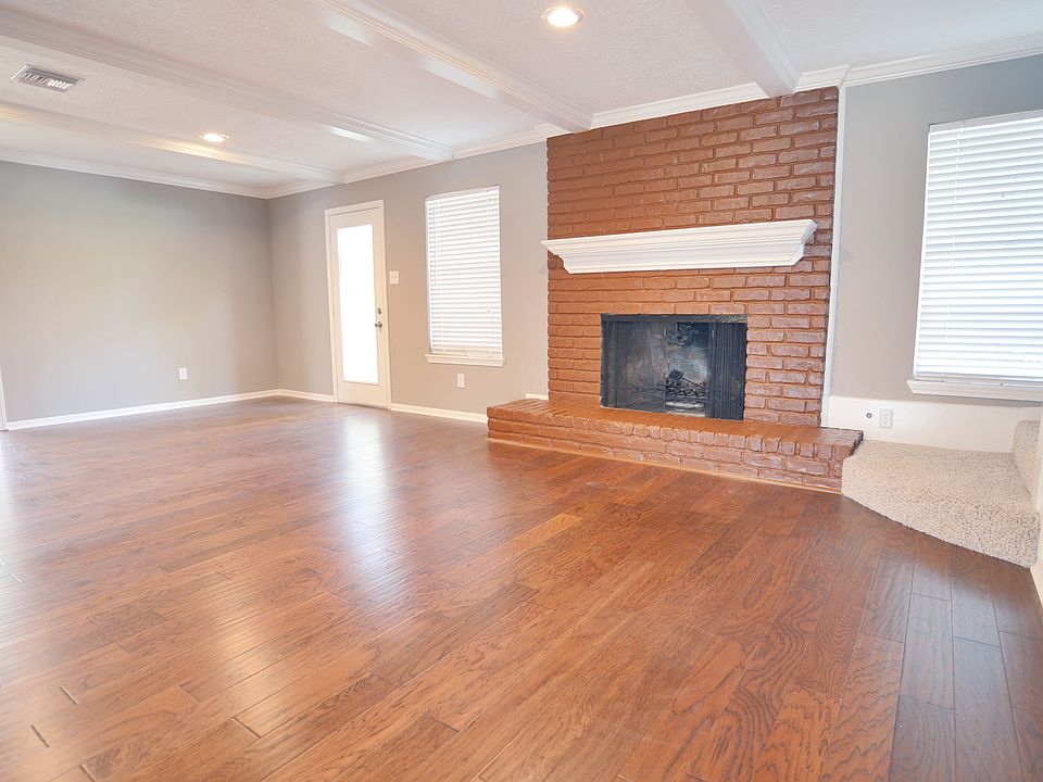 1st image of 1003 Woodbank Dr