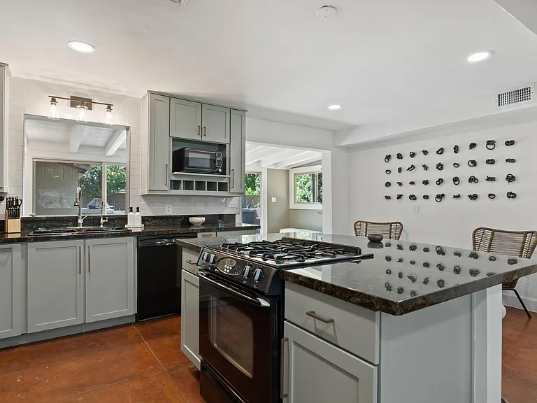 8744 N 6th Dr — Photo 9