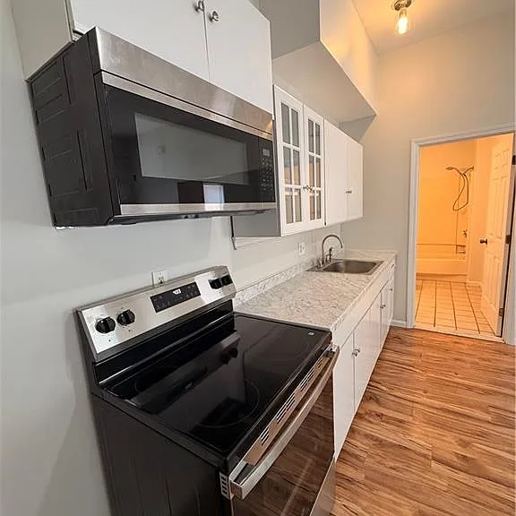 71 Hamlet Ave #1R — Photo 4