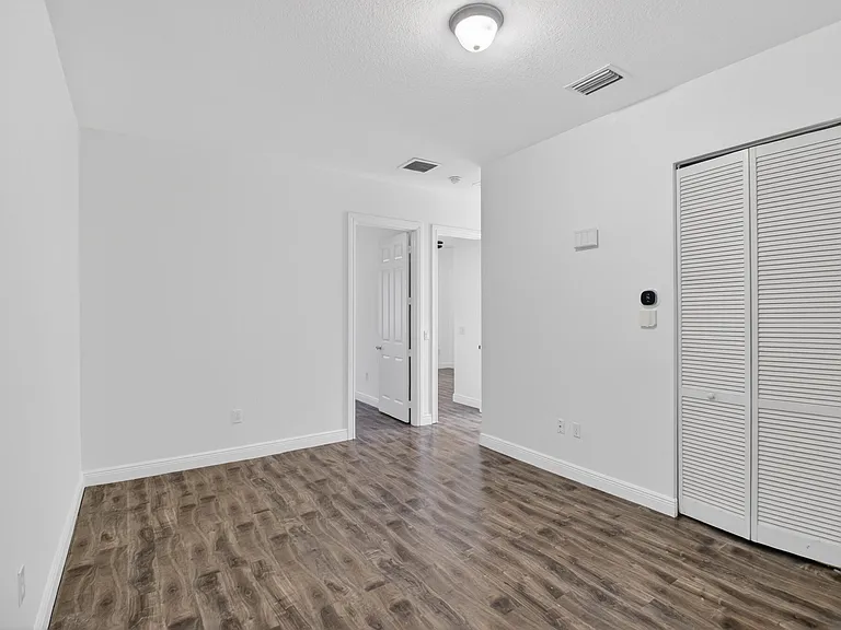 2515 Venetian Ct — Photo 17