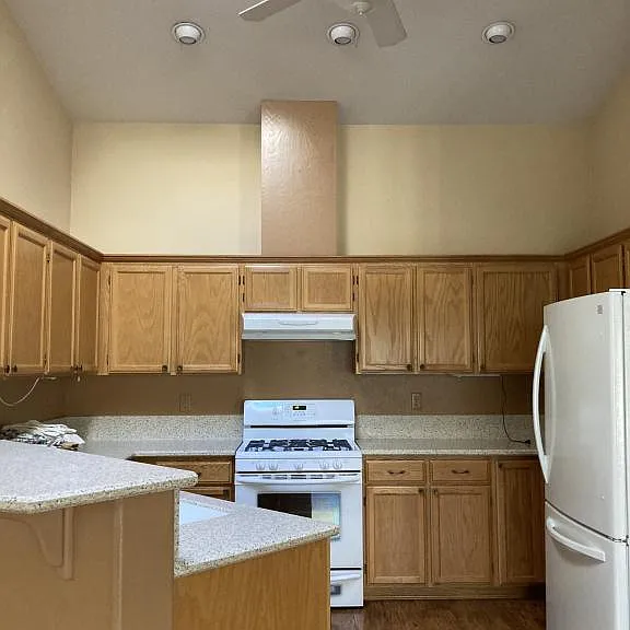 929 Nadia Way — Photo 8