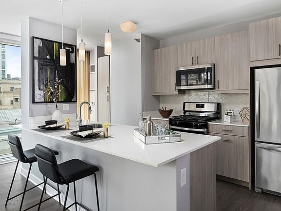 2nd image of 24 W Randolph St #1310