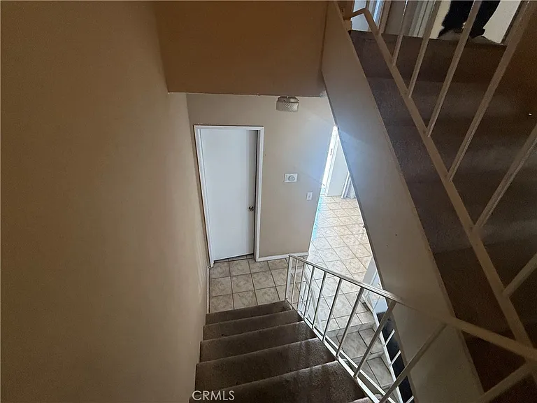 9131 Burnet Ave #10 — Photo 32