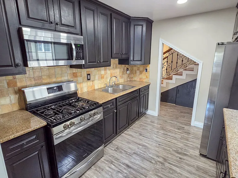 4735 Myrtle St — Photo 5