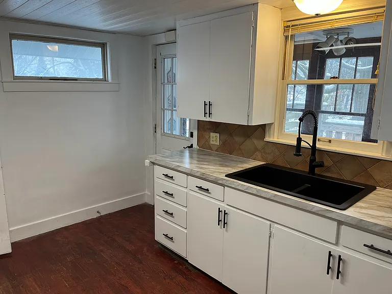 652 Washington Ave #1/2 — Photo 8