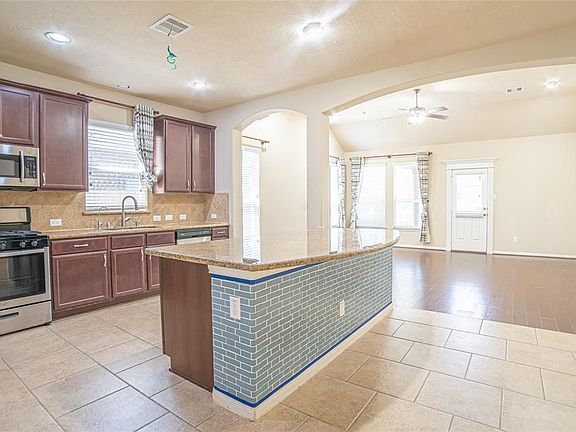 5th image of 3107 Lake Dr