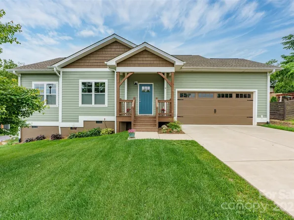 9 Vedder Way, Swannanoa, NC 28778