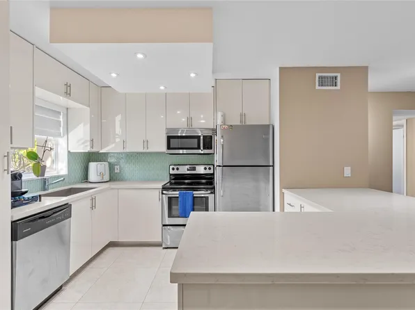 8511 Old Country Manor #408, Davie, FL 33328