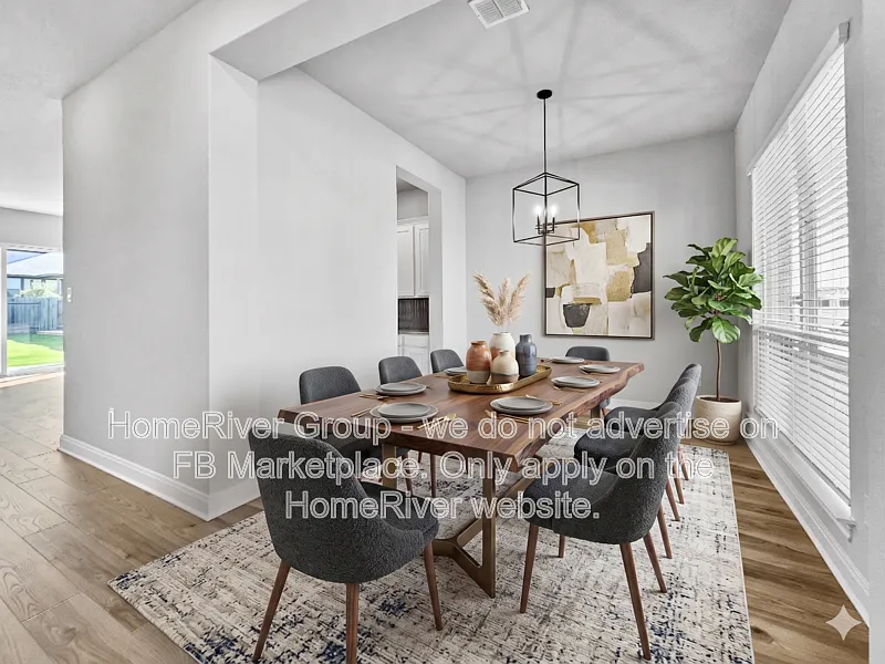 5 bed, 3.5 bath, 2370 sqft, $2,400 — Photo 3