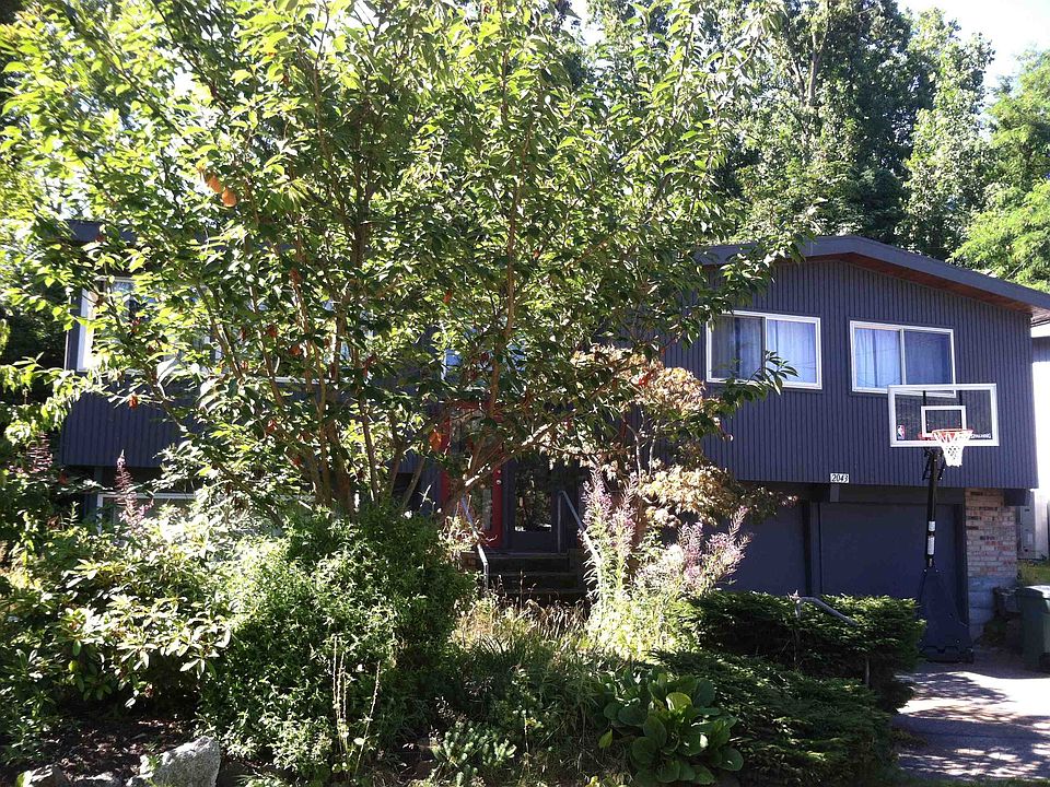 2nd image of 2043 NE 97th St