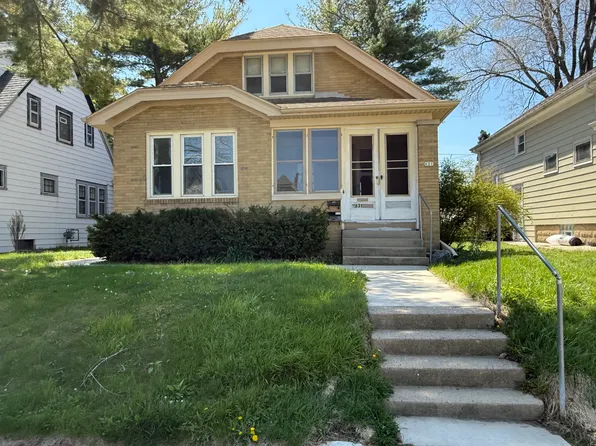 621 Montana Ave #2, South Milwaukee, WI 53172