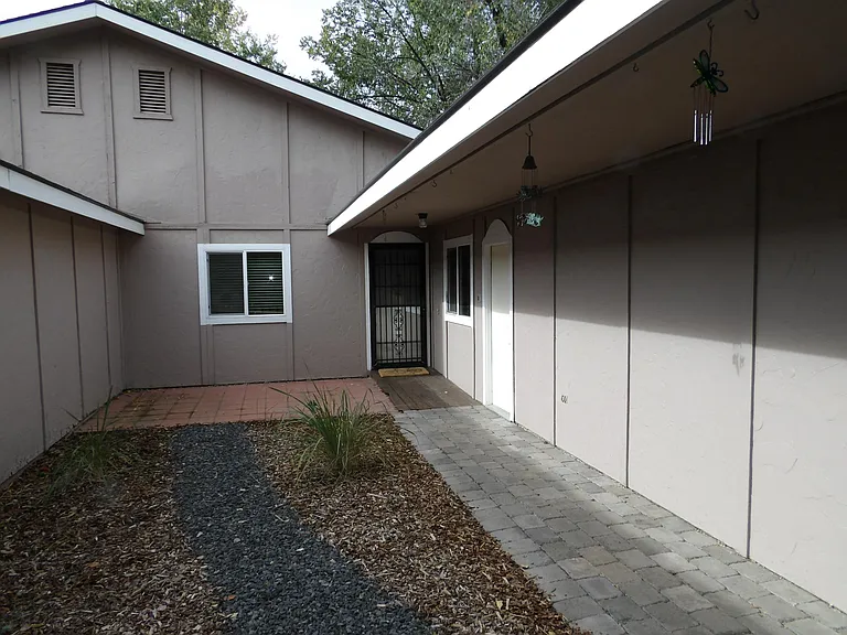 2921 Woodside Blvd — Photo 2