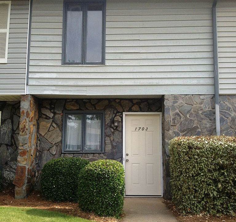 Great Location in Smyrna.