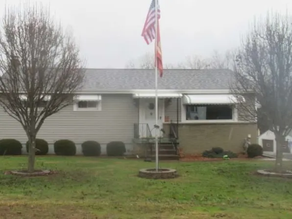 1421 Davidson St, Wampum, PA 16157