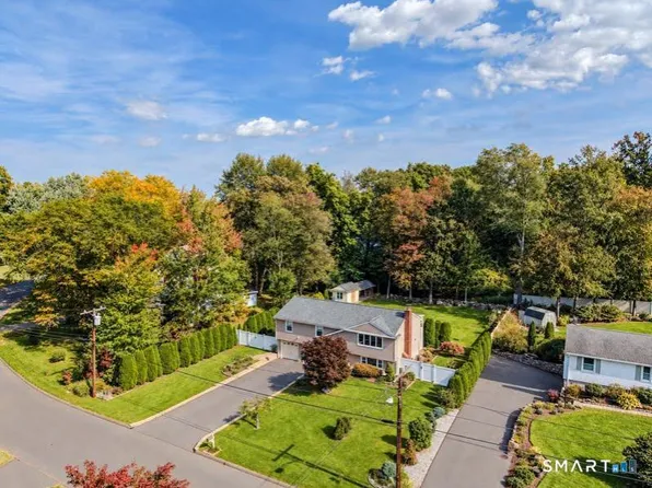 44 Lexton Drive, Farmington, CT 06032