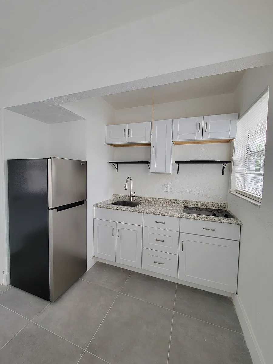 Building Photo - 601 NW 90th St #4