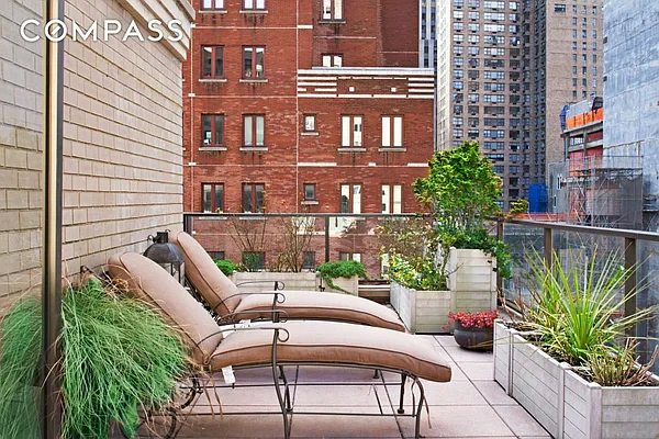 Sold by Compass | media 21