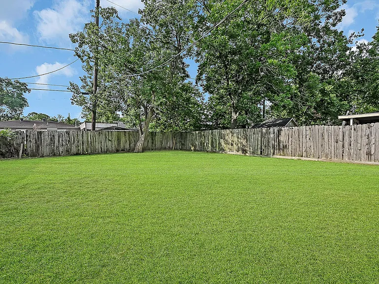 606 Burke Rd — Photo 20