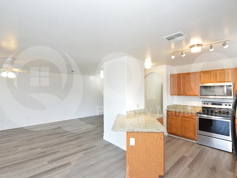 8830 W Coronado Dr — Photo 5