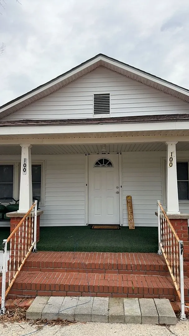 Charming 3-Bedroom Home in Vanceboro — Photo 1