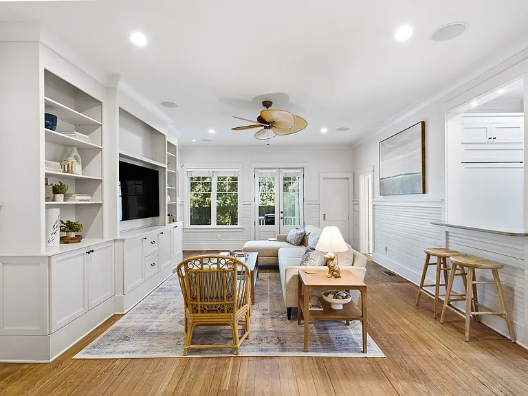 2424 Middle St — Photo 7