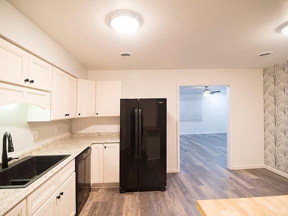 4th image of 1804 Edmund Ave NE