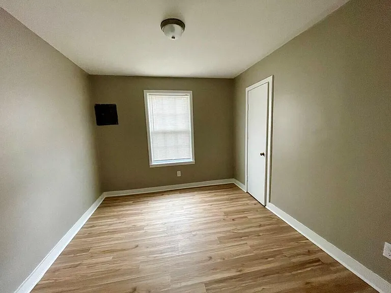308 E 18th St #4 — Photo 7