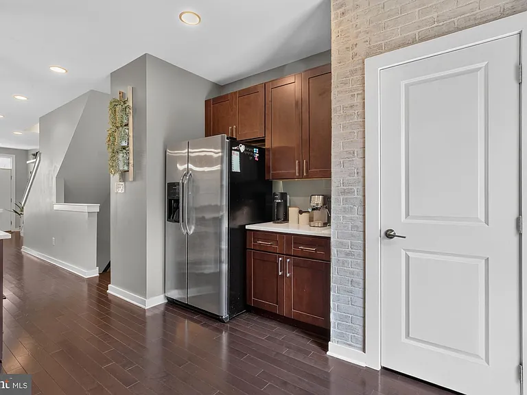 2441 Coral St — Photo 12