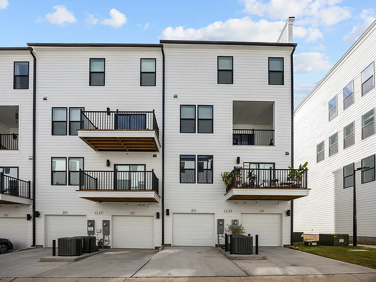 1233 S Blount St #201 — Photo 23
