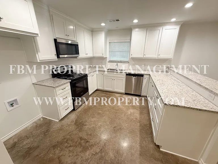 114 E Camden St - Brand New 2 Bedroom, 2 Bathroom Duplex Located in Rice, TX! — Photo 7