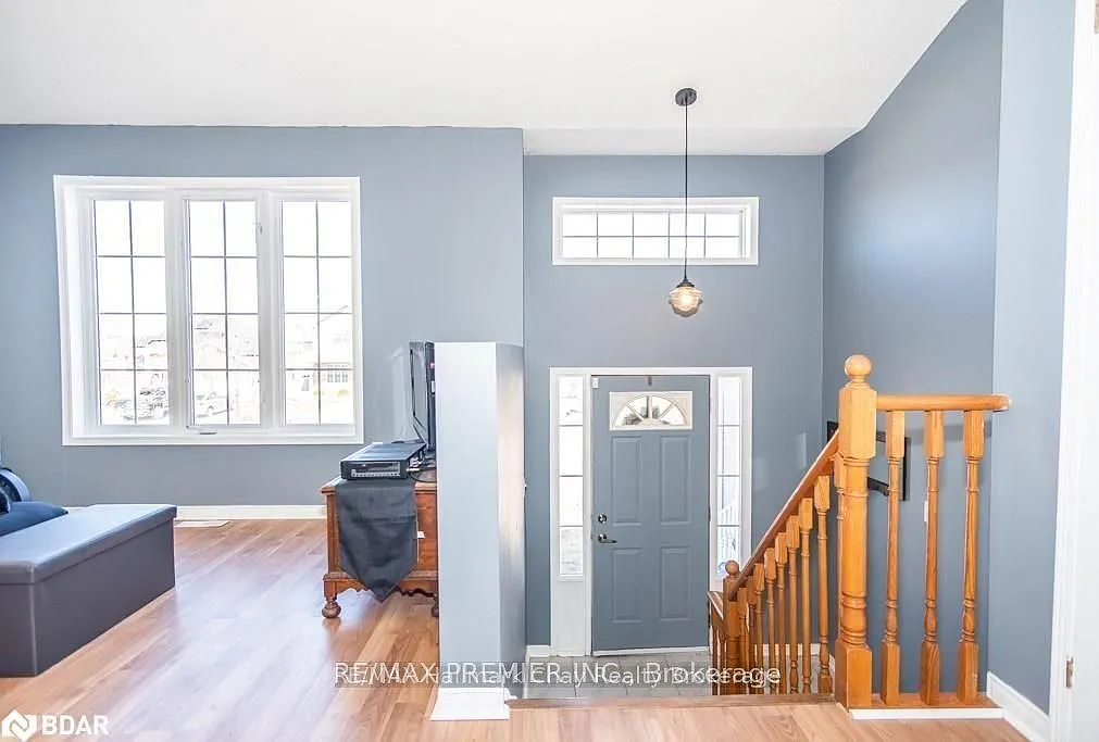 3 bed, $2,300 — Photo 3